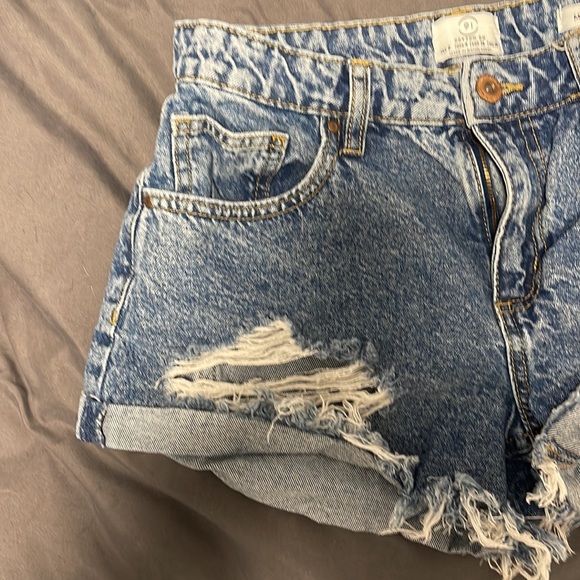 Cotton on Booty shorts - Picture 2 of 4